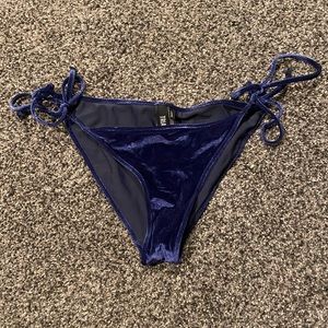 Triangl Large Navy Bottoms, side ties